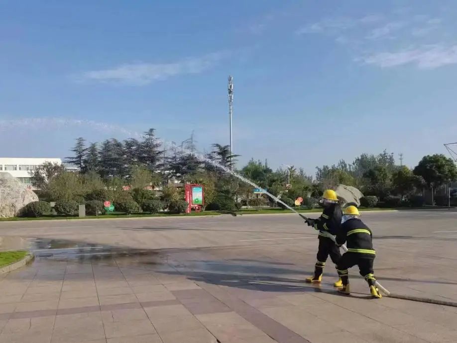 【图片新闻】后勤服务中心经警队开展消防安全应急演练防范于未“燃”