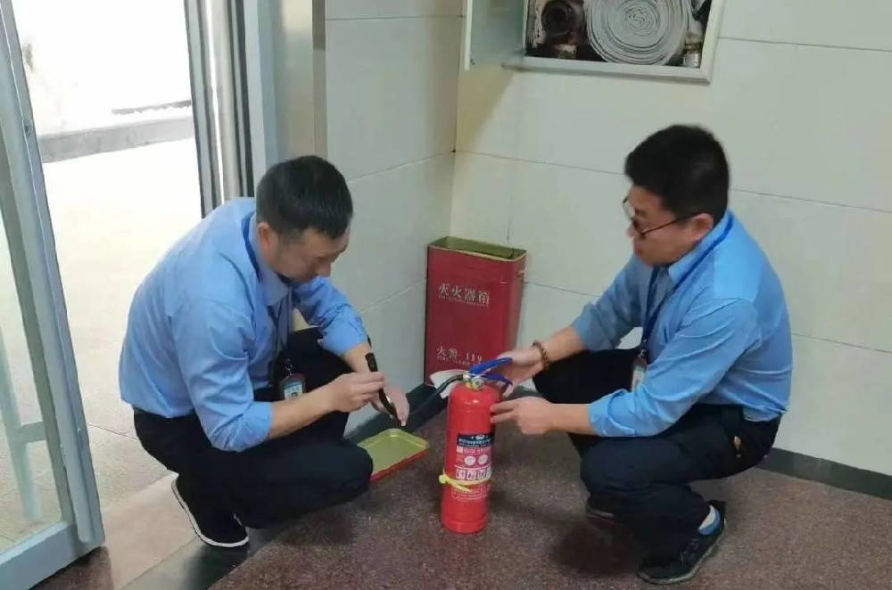 【图片新闻】后勤服务中心团支部学习贯彻集团公司四季度会议精神