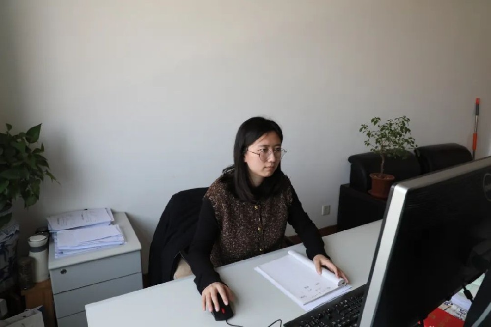【标兵风采】叶立含正气，花妍不浮华——记2024年鹿洼煤矿爱岗敬业标兵、劳资教育科杜悦